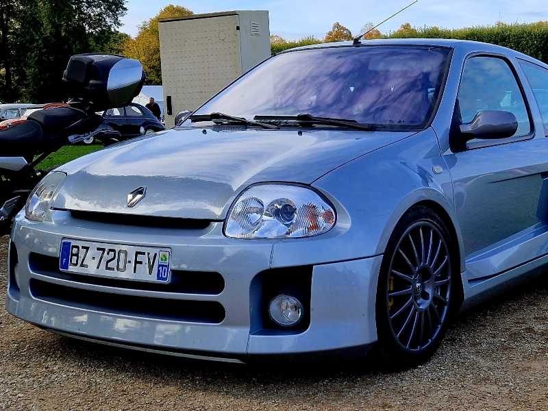 Renault Clio V6 spotted in Châteauroux
