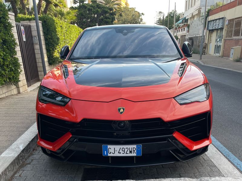 Lamborghini Urus spotted in Santa Marinella