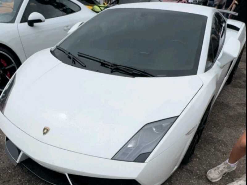Lamborghini Gallardo spotted in Minneapolis