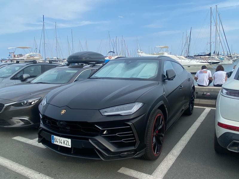 Lamborghini Urus spotted in Reus