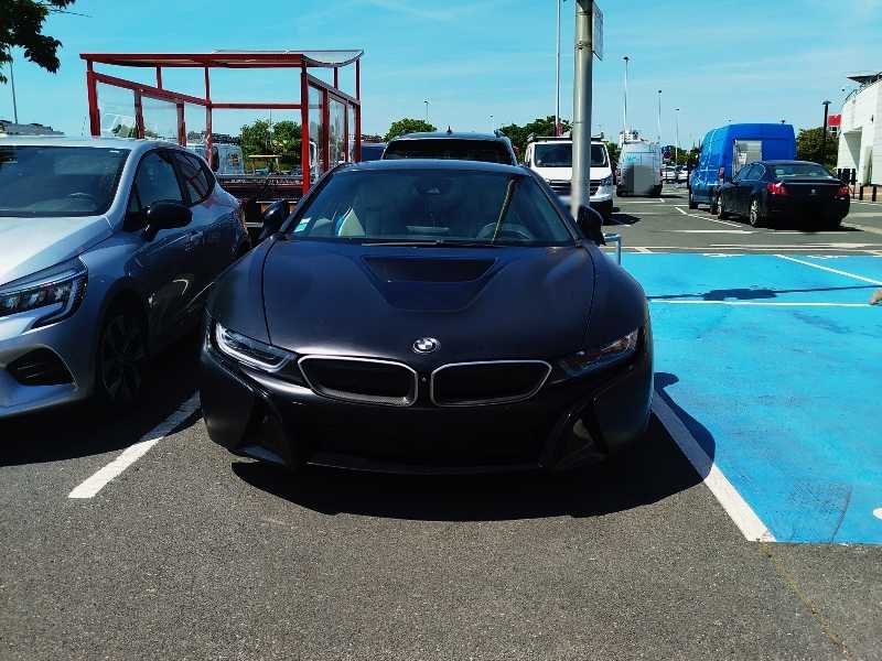 BMW i8 spotted in Angers