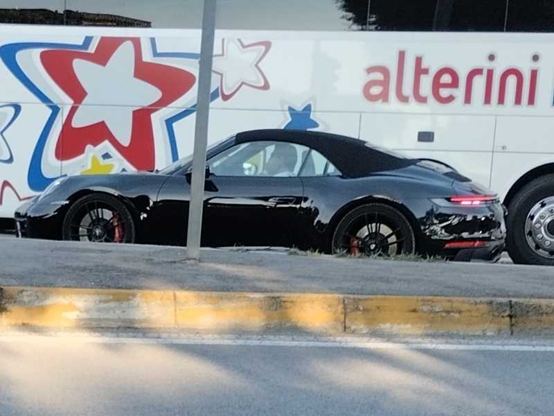 Porsche 911 Carrera 4 Cabriolet spotted in Florence