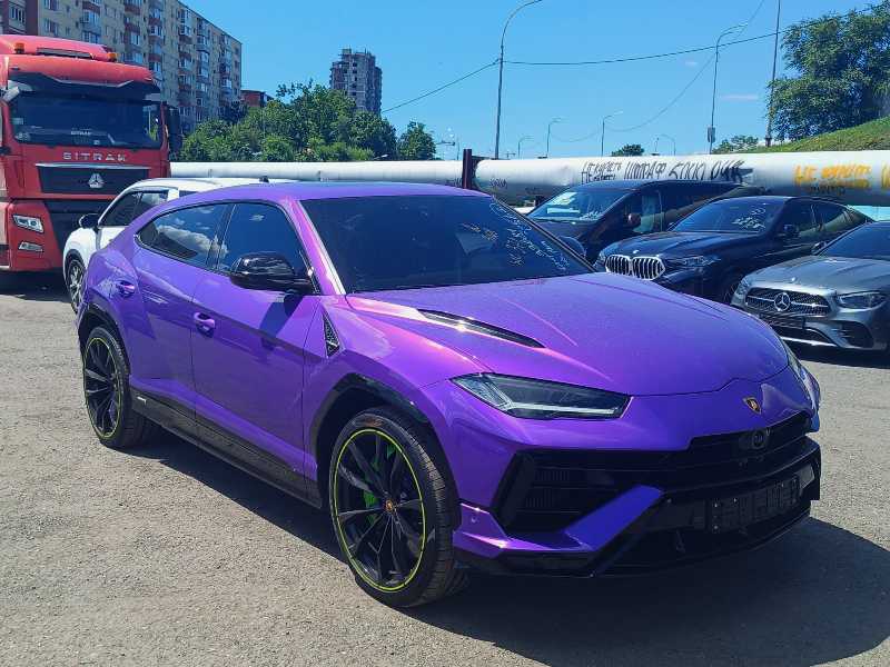 Lamborghini Urus spotted in Vladivostok