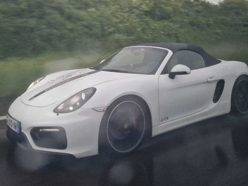 Porsche Cayman GTS spotted in Châteauroux