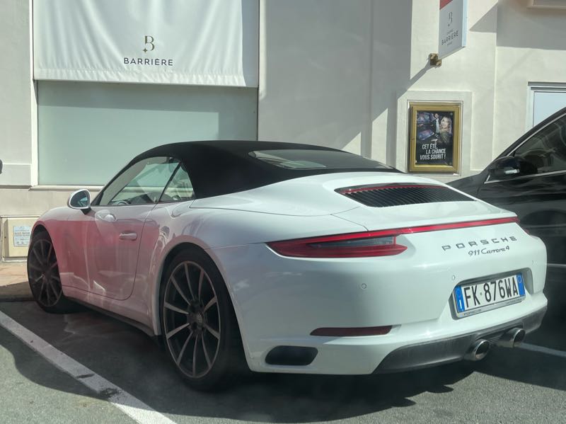 Porsche 911 Carrera 4 spotted in Lisieux