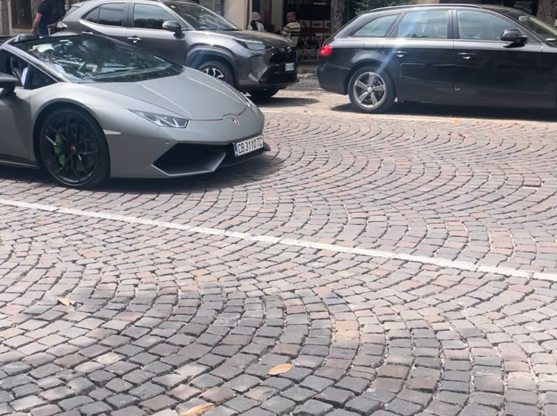 Lamborghini Huracán spotted in Naples