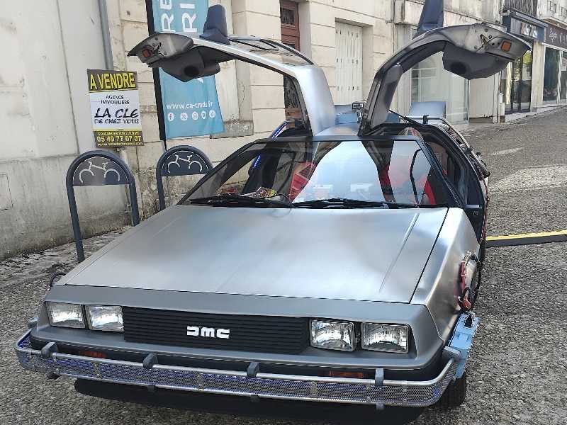 DeLorean DMC-12 spotted in Niort