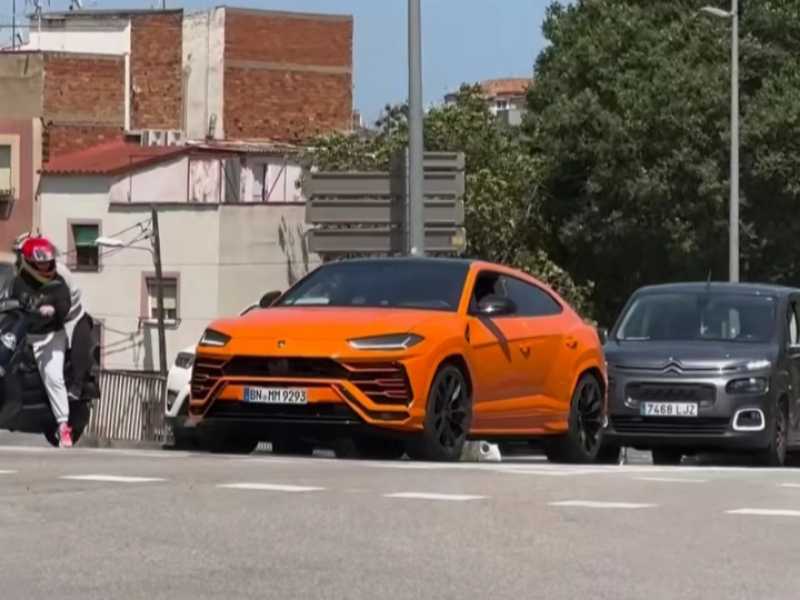 Lamborghini Urus (2022) spotted in Valencia, Spain