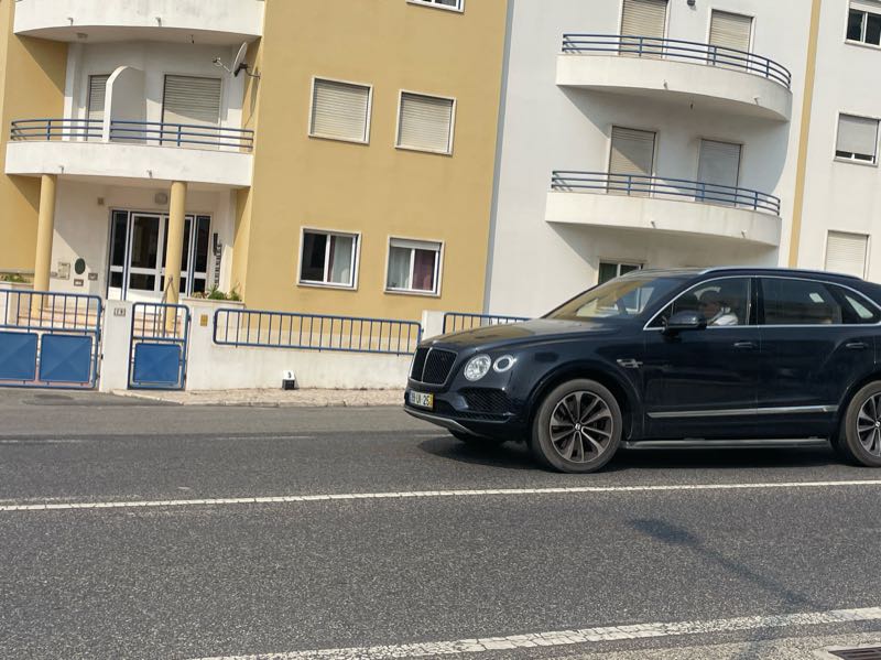 Bentley Bentayga (2020) spotted in Amadora, Portugal