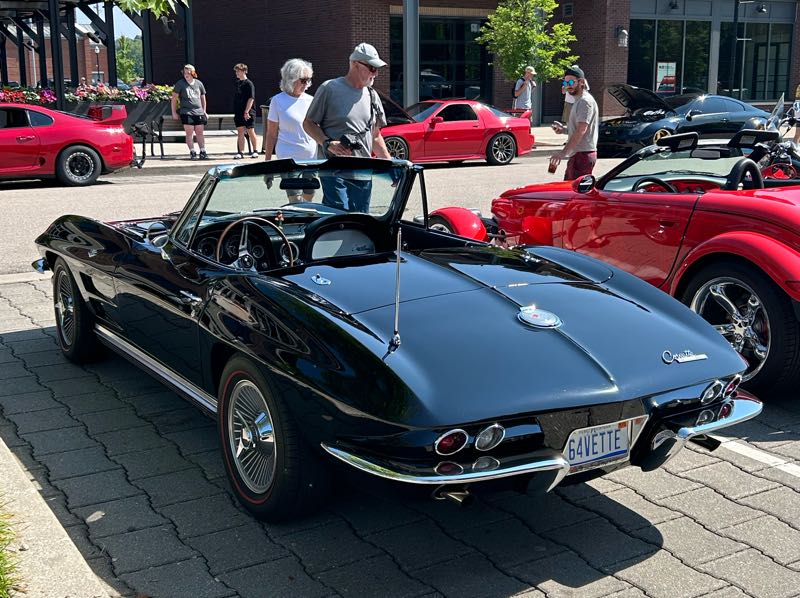 Chevrolet Corvette (1964) spotted in Grand Rapids, United States