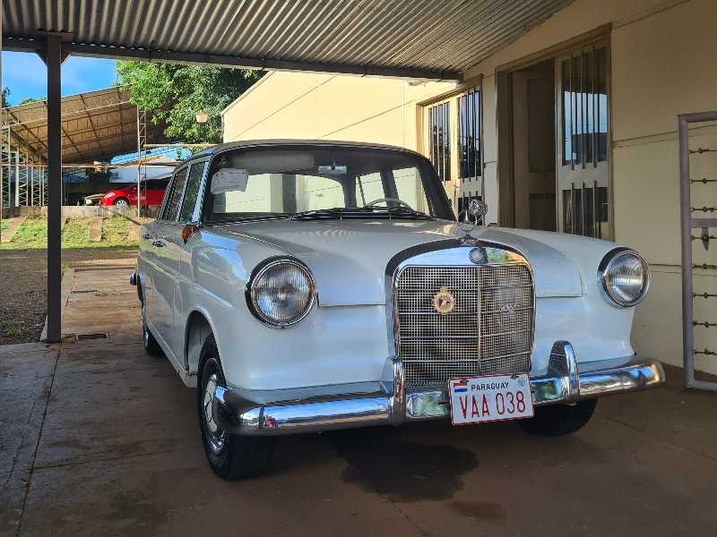 Mercedes-Benz 190 spotted in Encarnación