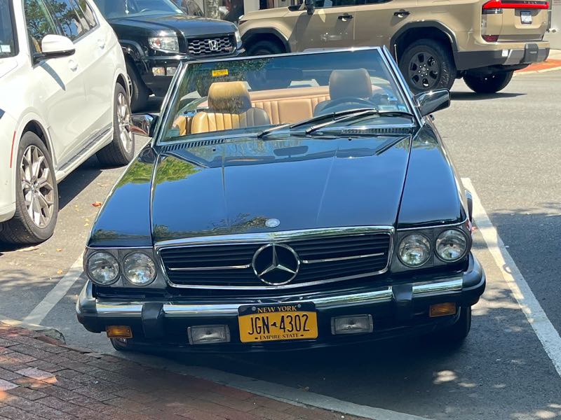 Mercedes-Benz SL-Class spotted in Springfield