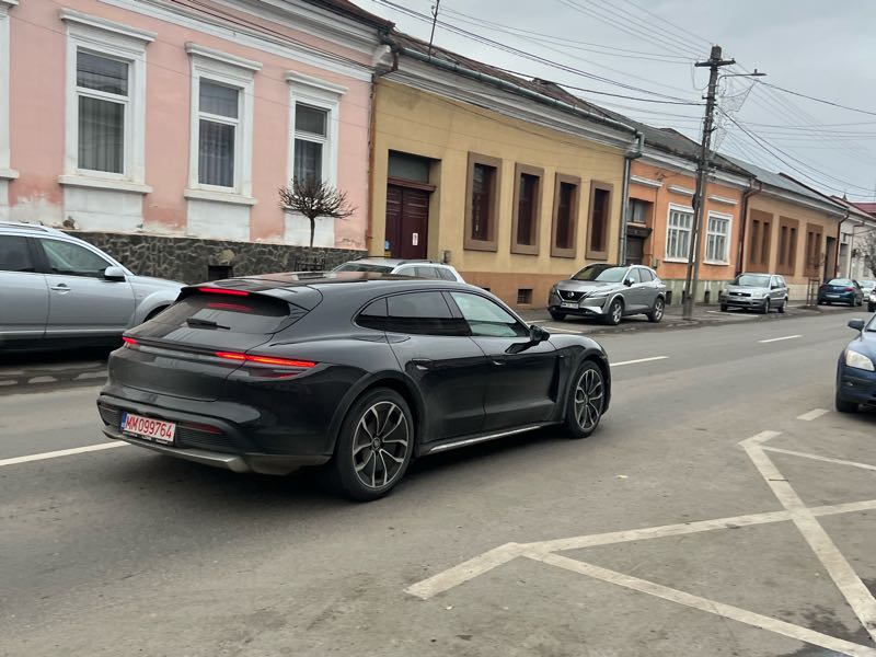 Porsche Taycan Cross Turismo spotted in Sighetu Marmaţiei