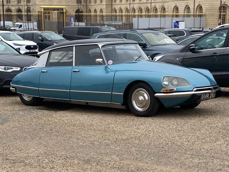 Citroën DS spotted in Versailles