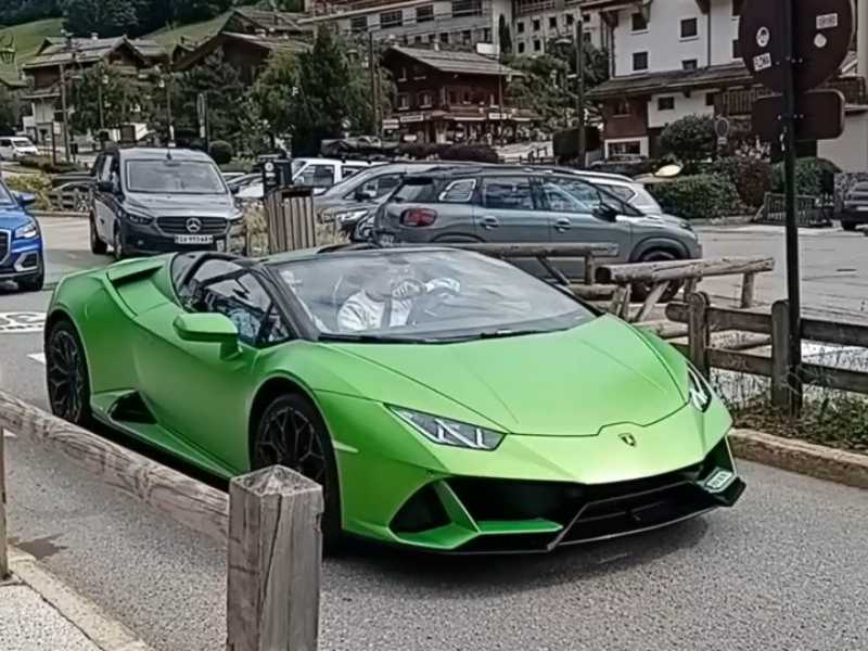Lamborghini Huracán (2021) spotted in La Clusaz, France
