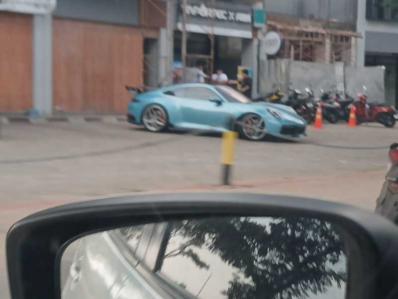 Porsche 911 spotted in Tangerang