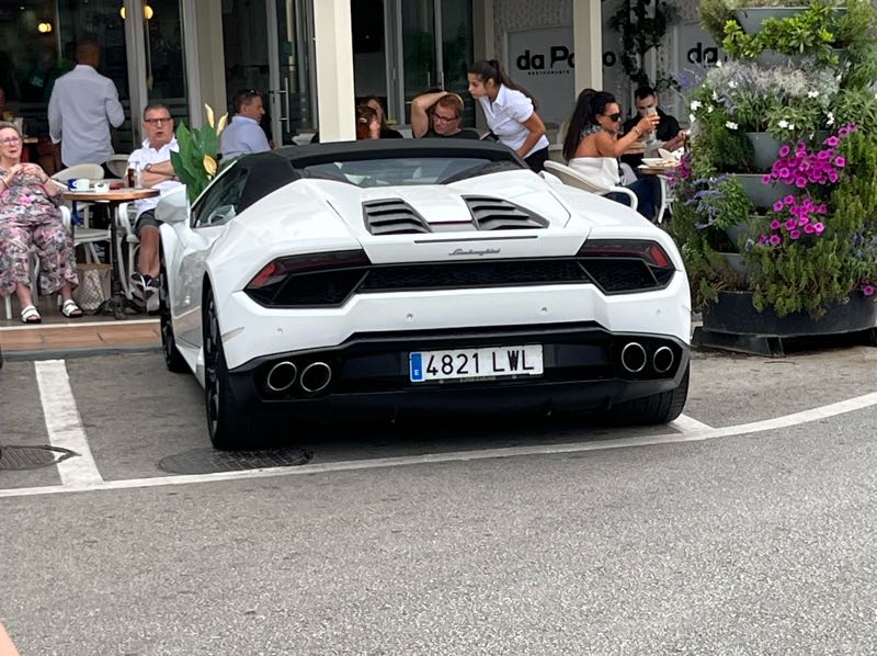 Lamborghini Huracán (2014) spotted in Barbacha, Algeria