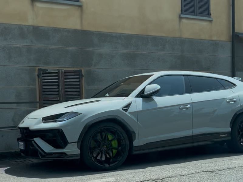 Lamborghini Urus (2023) spotted in Bergamo, Italy