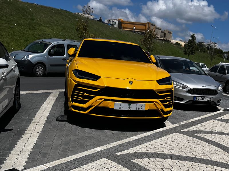 Lamborghini Urus spotted in Istanbul