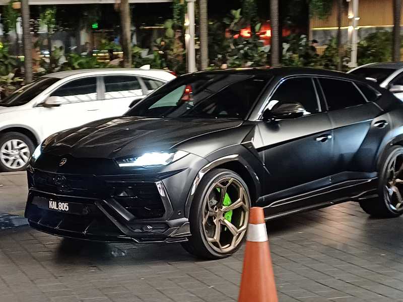 Lamborghini Urus (2021) spotted in Kuala Lumpur, Malaysia
