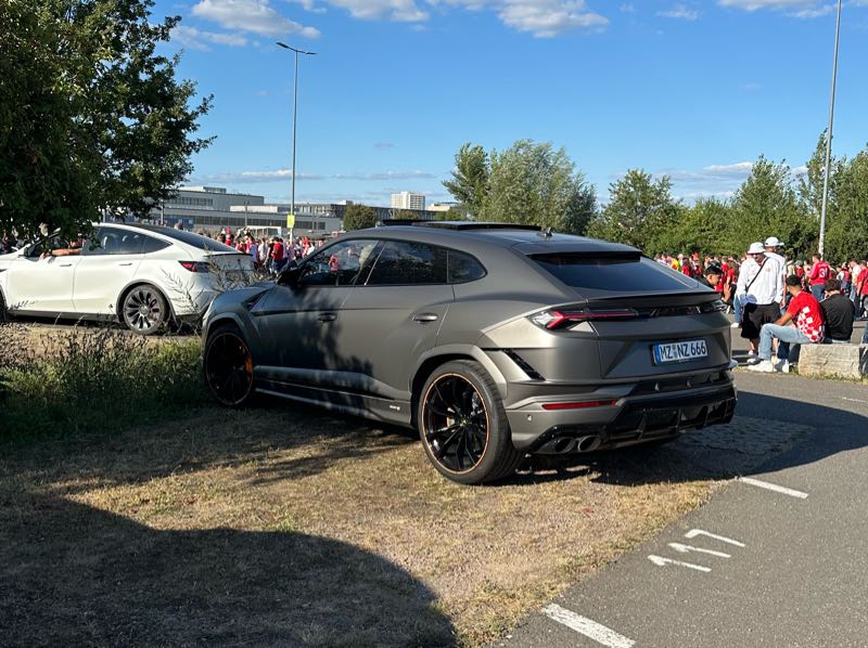 Lamborghini Urus spotted in Mainz