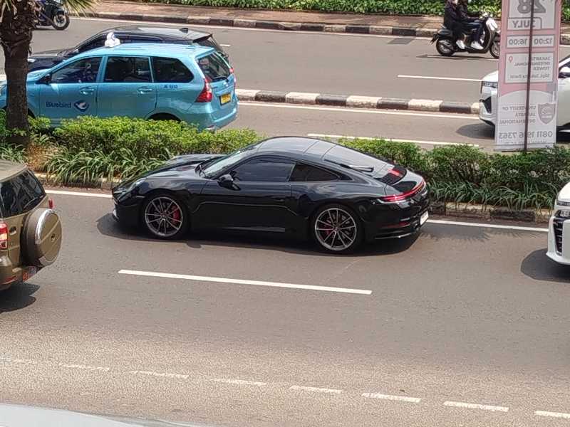Porsche 911 (2020) spotted in Jakarta, Indonesia