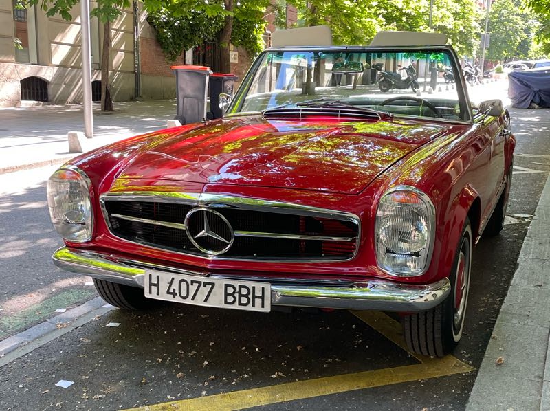 Mercedes-Benz 230 SL spotted in Madrid