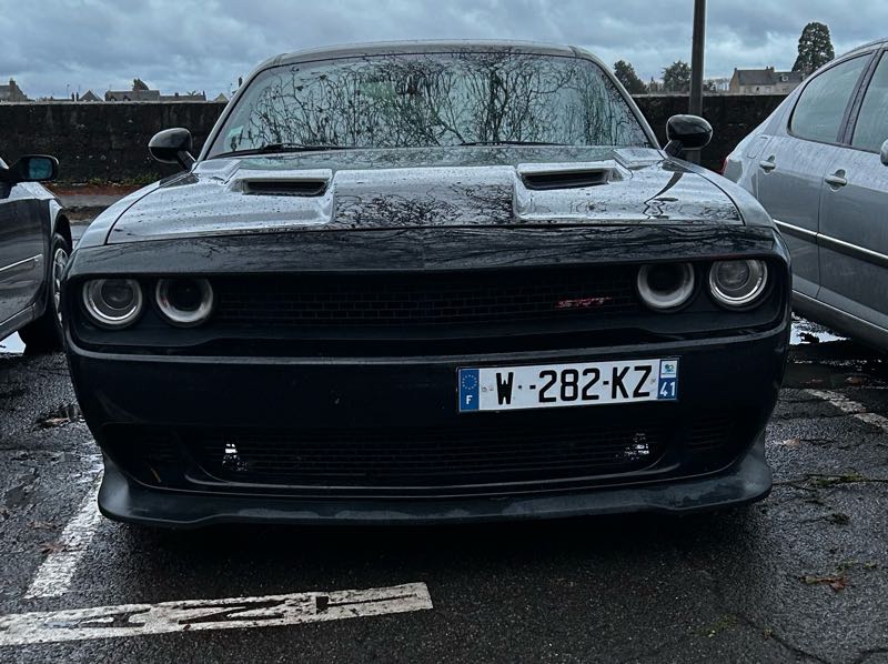 Dodge Challenger spotted in Blois