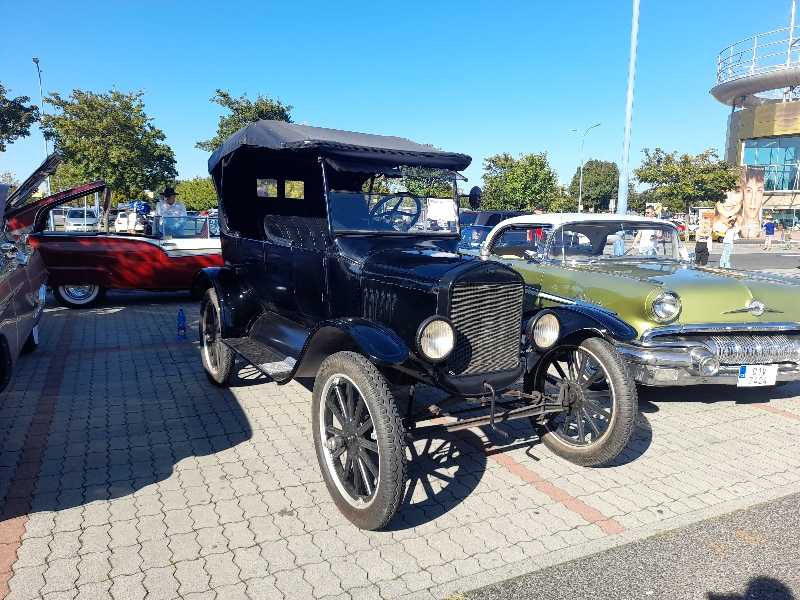 Ford Model T spotted in Prague