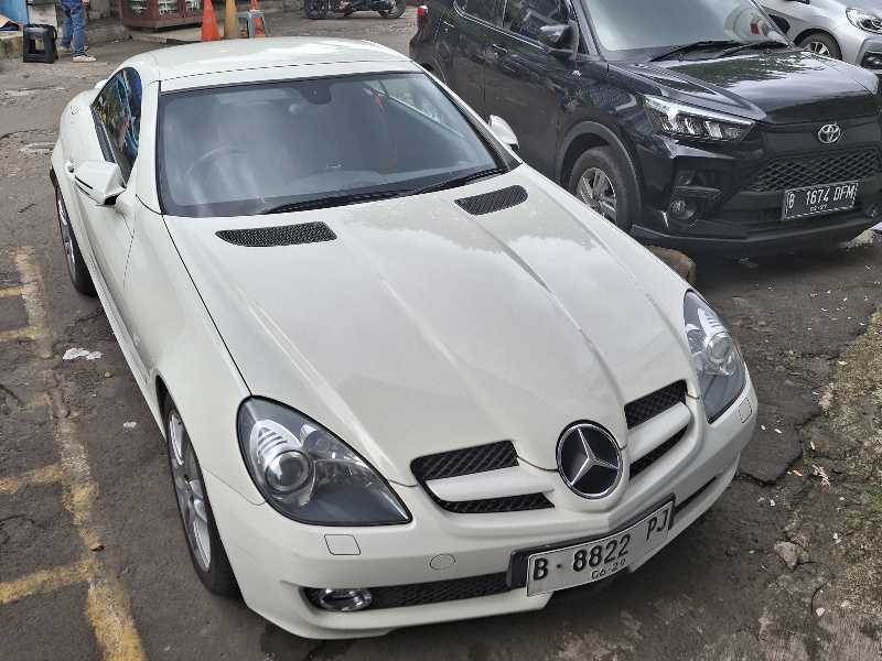 Mercedes-Benz SLK55 AMG spotted in Jakarta
