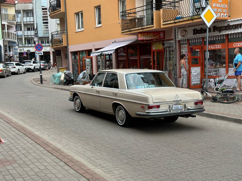 Mercedes-Benz 280SE spotted in Kołobrzeg