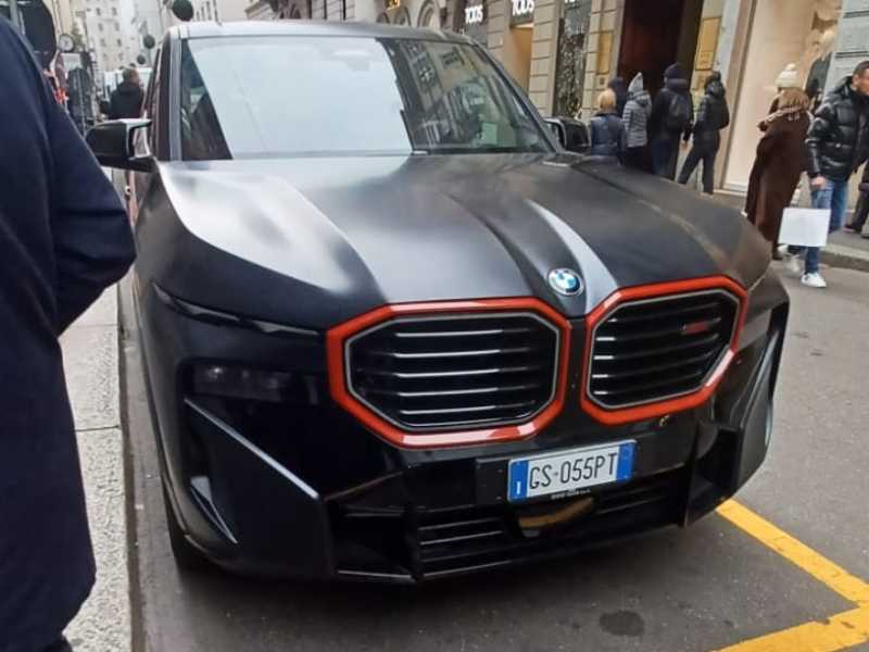 BMW XM spotted in Milan