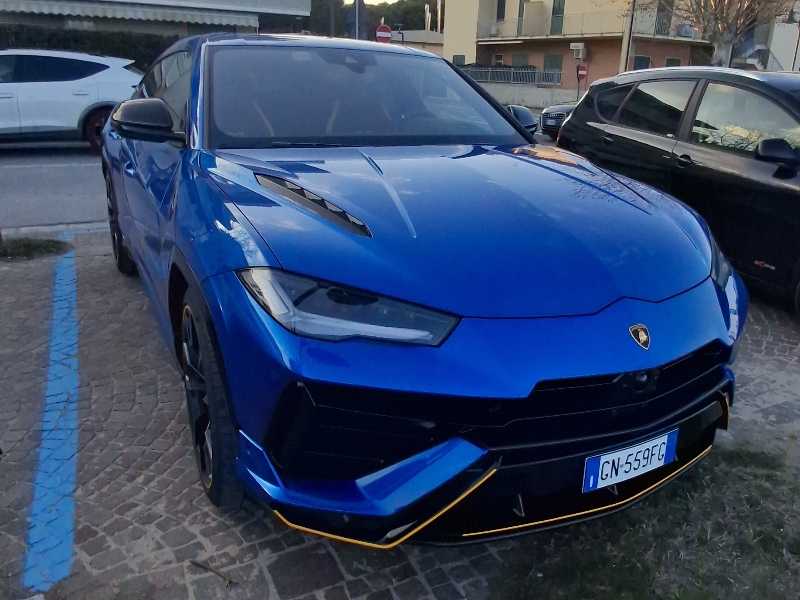 Lamborghini Urus spotted in Ravenna