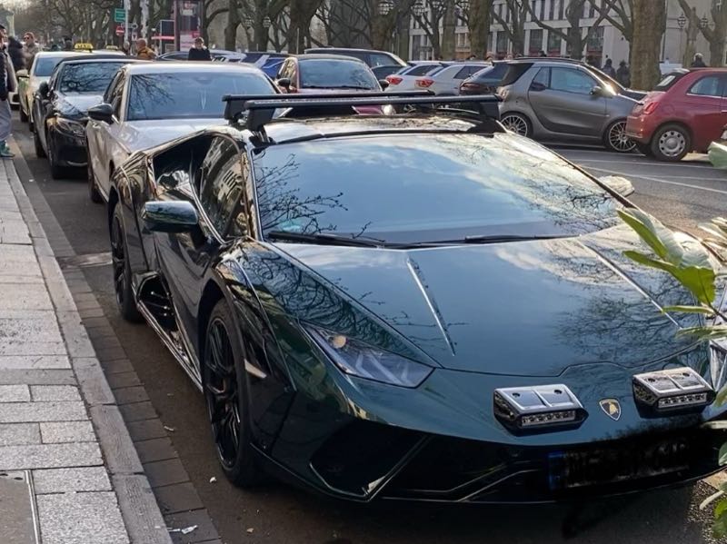 Lamborghini Huracán (2021) spotted in Düsseldorf, Germany