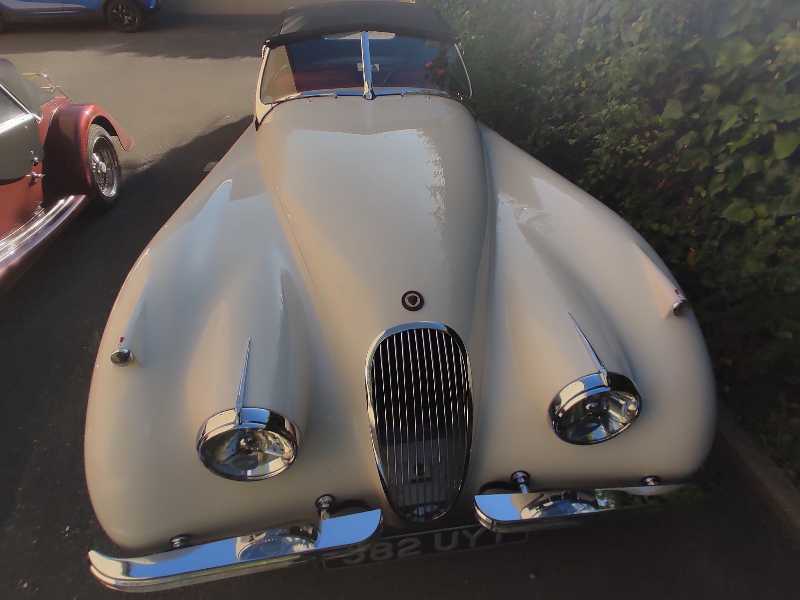 Jaguar XK120 spotted in Saint-Quentin-sur-le-Homme