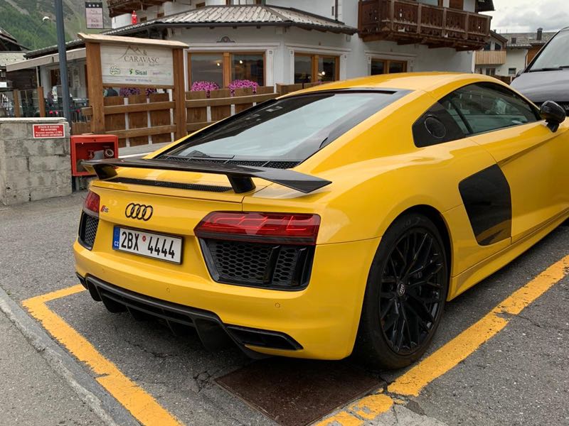Audi R8 spotted in Livigno