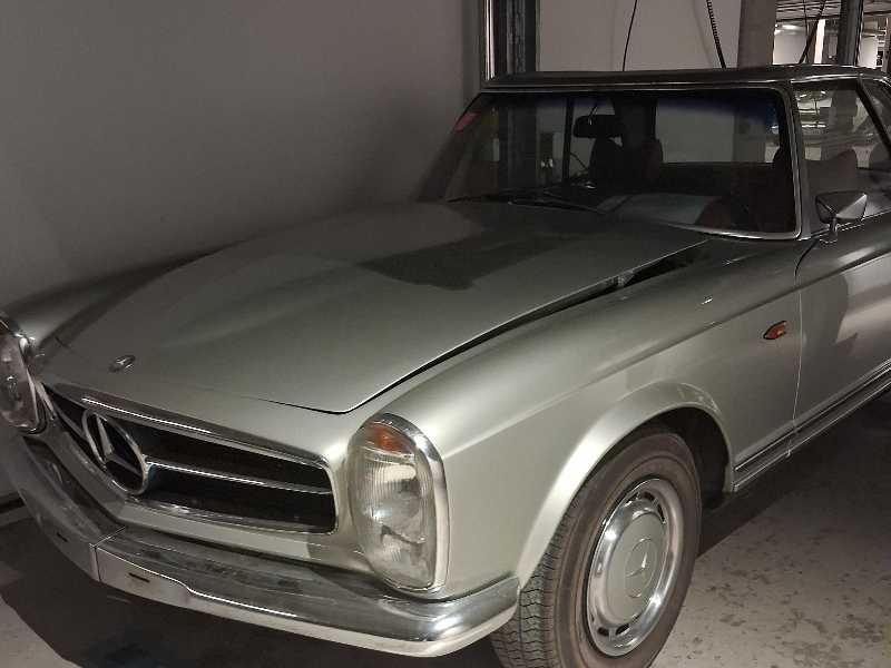 Mercedes-Benz 280 SL spotted in Copenhagen