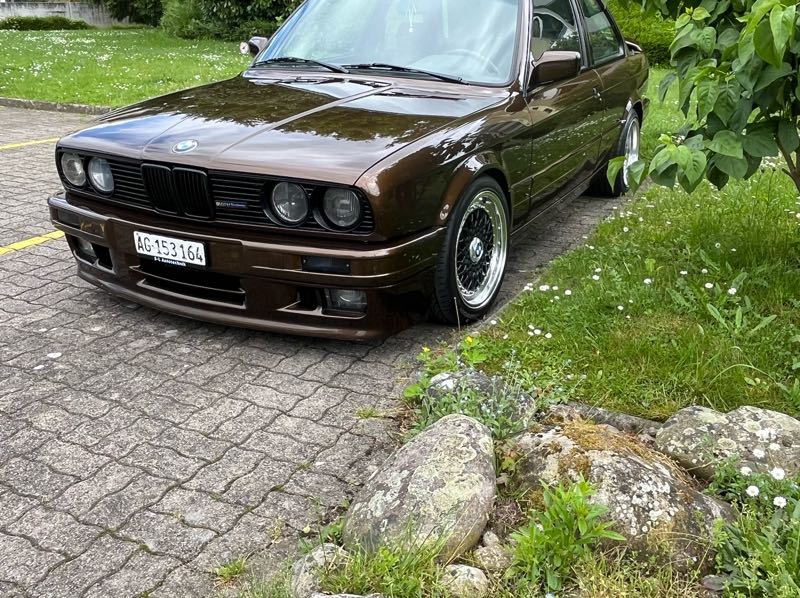 BMW E30 M3 spotted in Zürich