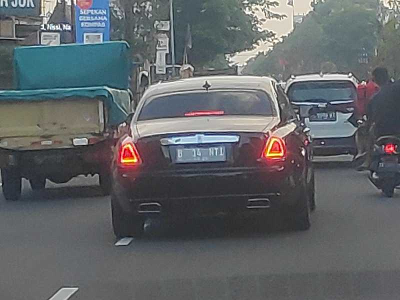 Rolls-Royce Ghost spotted in Yogyakarta