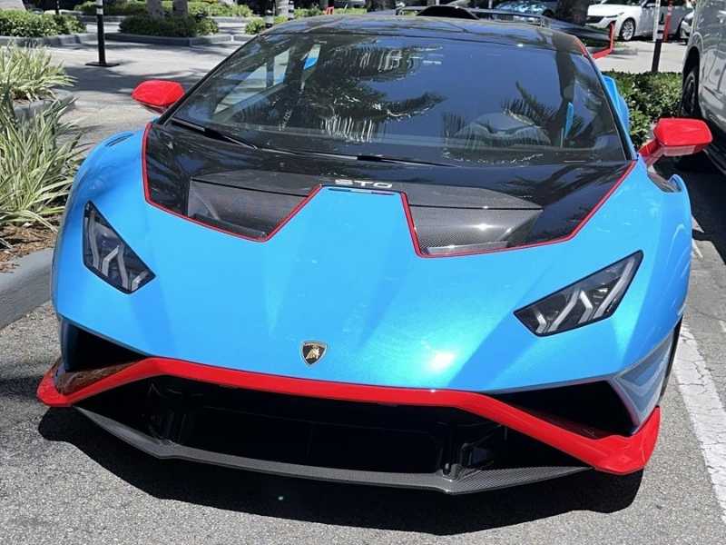 Lamborghini Huracán STO (2021) spotted in Los Angeles, United States