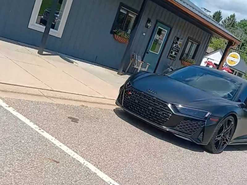 Audi R8 (2022) spotted in Kalamazoo, United States