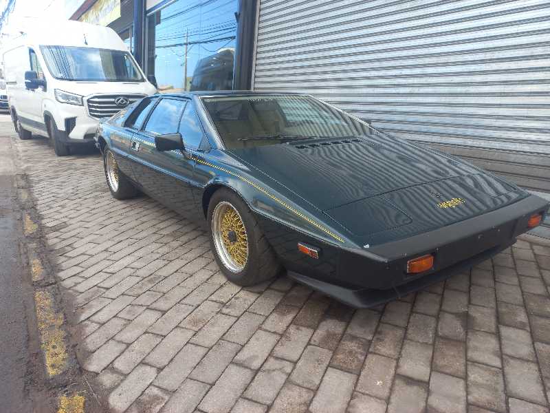 Lotus Esprit spotted in Iquique