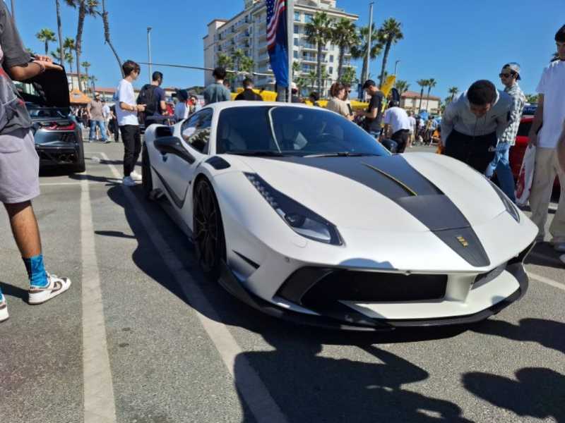 Ferrari 458 Italia (2010) spotted in Huntington Beach, United States