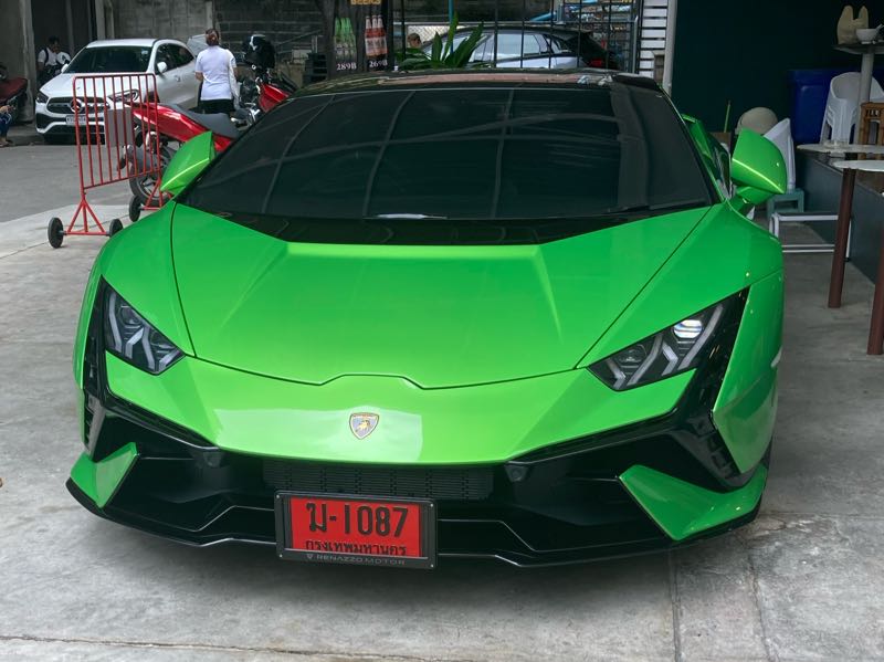 Lamborghini Huracán (2022) spotted in Bangkok, Thailand