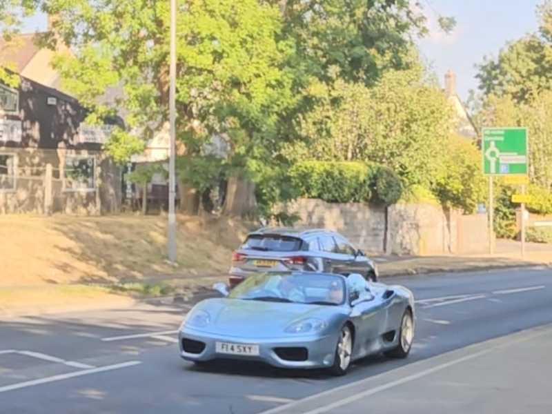 Porsche Carrera GT spotted in Shaftesbury