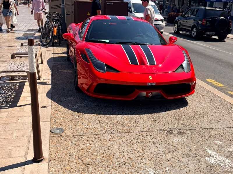 Ferrari 458 Speciale (2014) spotted in Bonneville, France