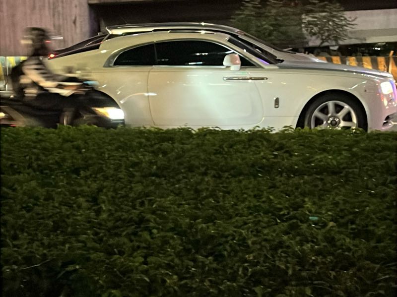 Rolls-Royce Wraith spotted in Pasig City