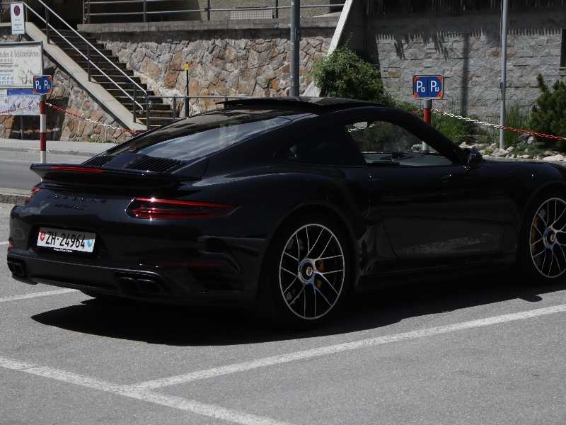 Porsche 911 Turbo S spotted in Davos