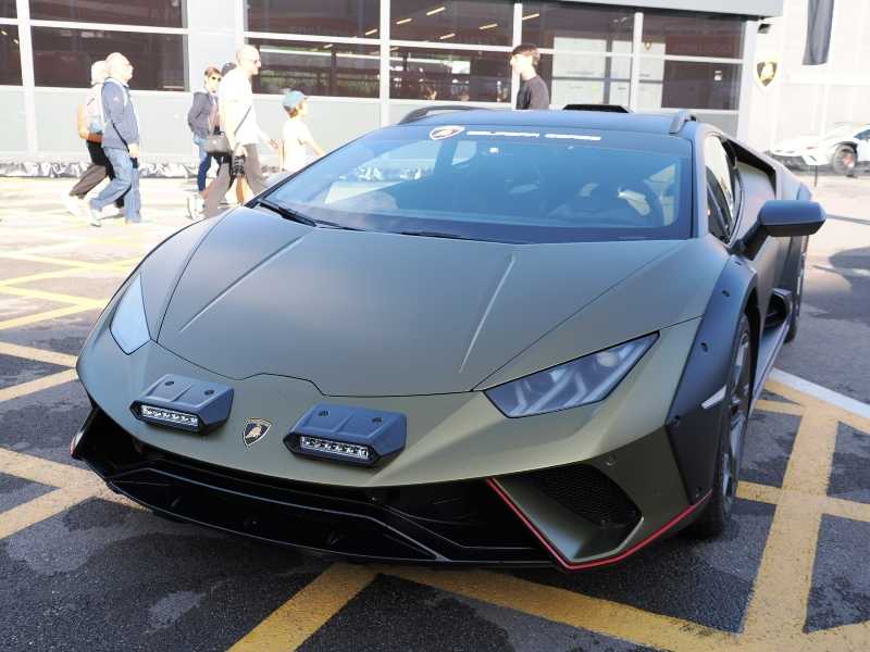 Lamborghini Huracán (2023) spotted in Barcelona, Spain