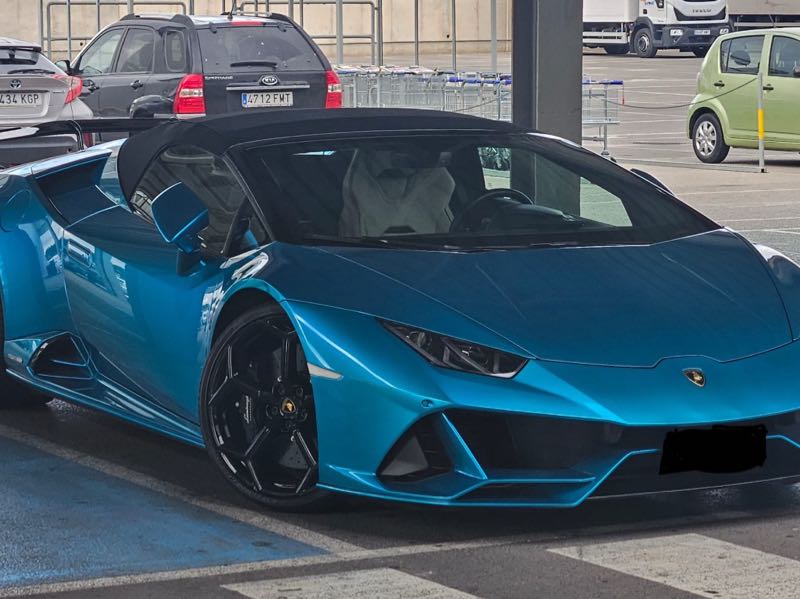 Lamborghini Huracán EVO Spyder spotted in Elche